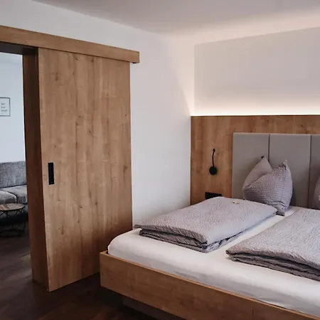 Joes Fruehstueckspension Bed & Breakfast 3*