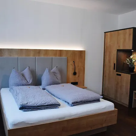 Joes Fruehstueckspension Bed & Breakfast